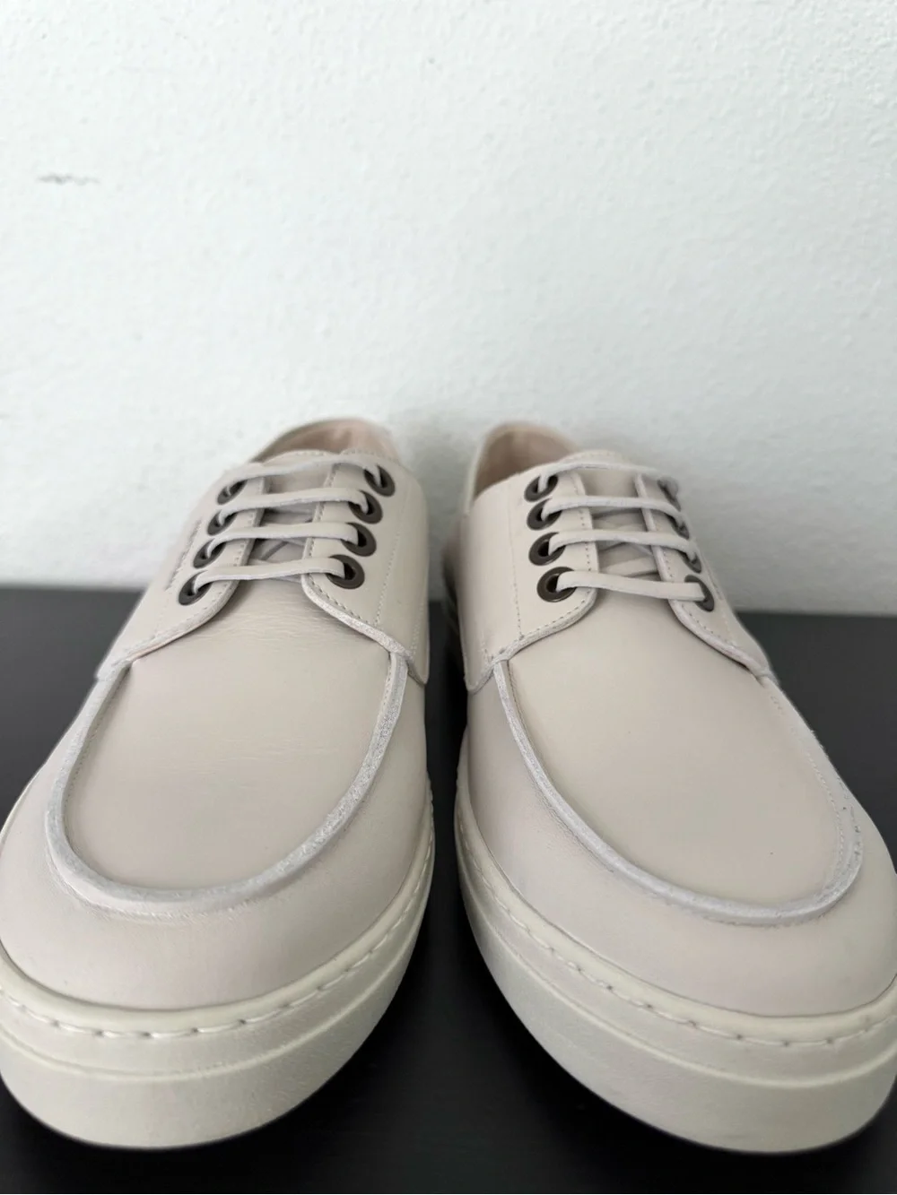 “Like new” Stuart Weitzman Bristol Calf Leather Lace Up Sneakers